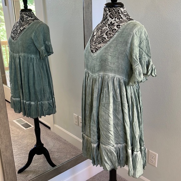 Sea Gypsies Sage Green Vacation dress. Size Medium - Picture 7 of 9